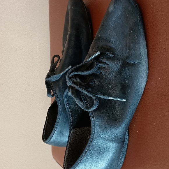 Capezio Shoes - Capezio black leather women's shoes, approx size 6